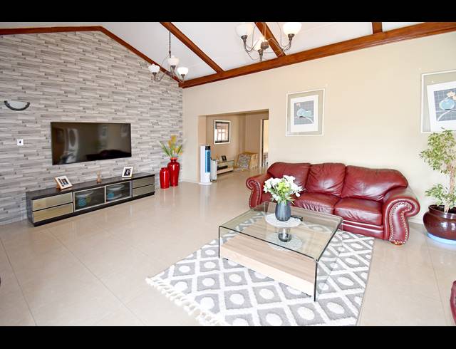 3 BEDROOM HOUSE FOR SALE IN BRAMLEY